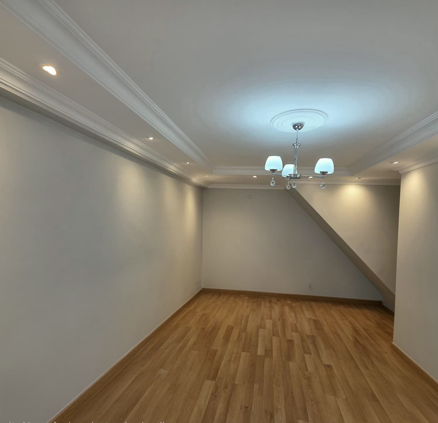 Üsküdar Merkezde Valide İ Atik Mh De 2+1 Ayrı Mutfaklı,kombili